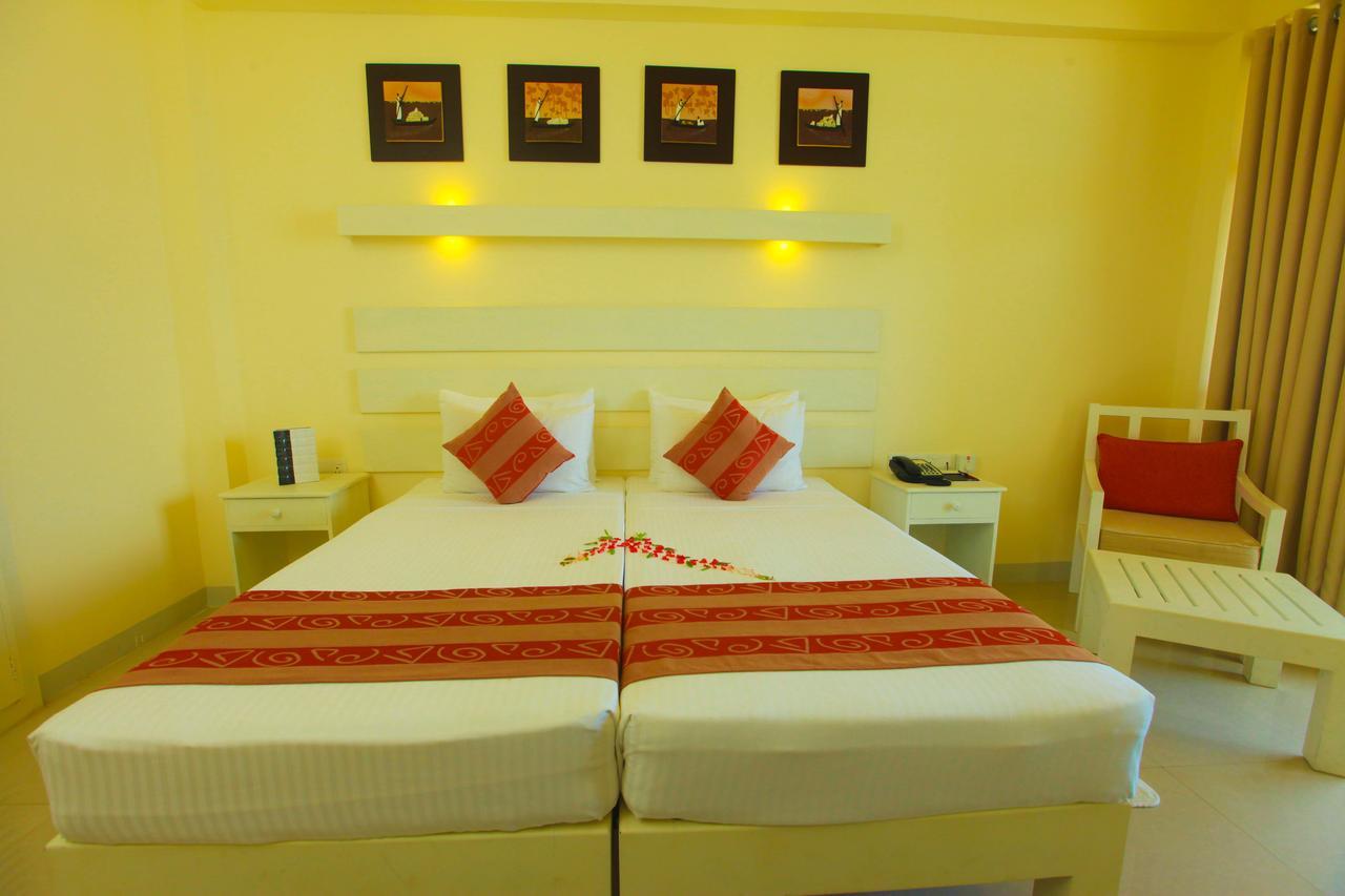 Beacon Beach Hotel Негомбо Екстериор снимка