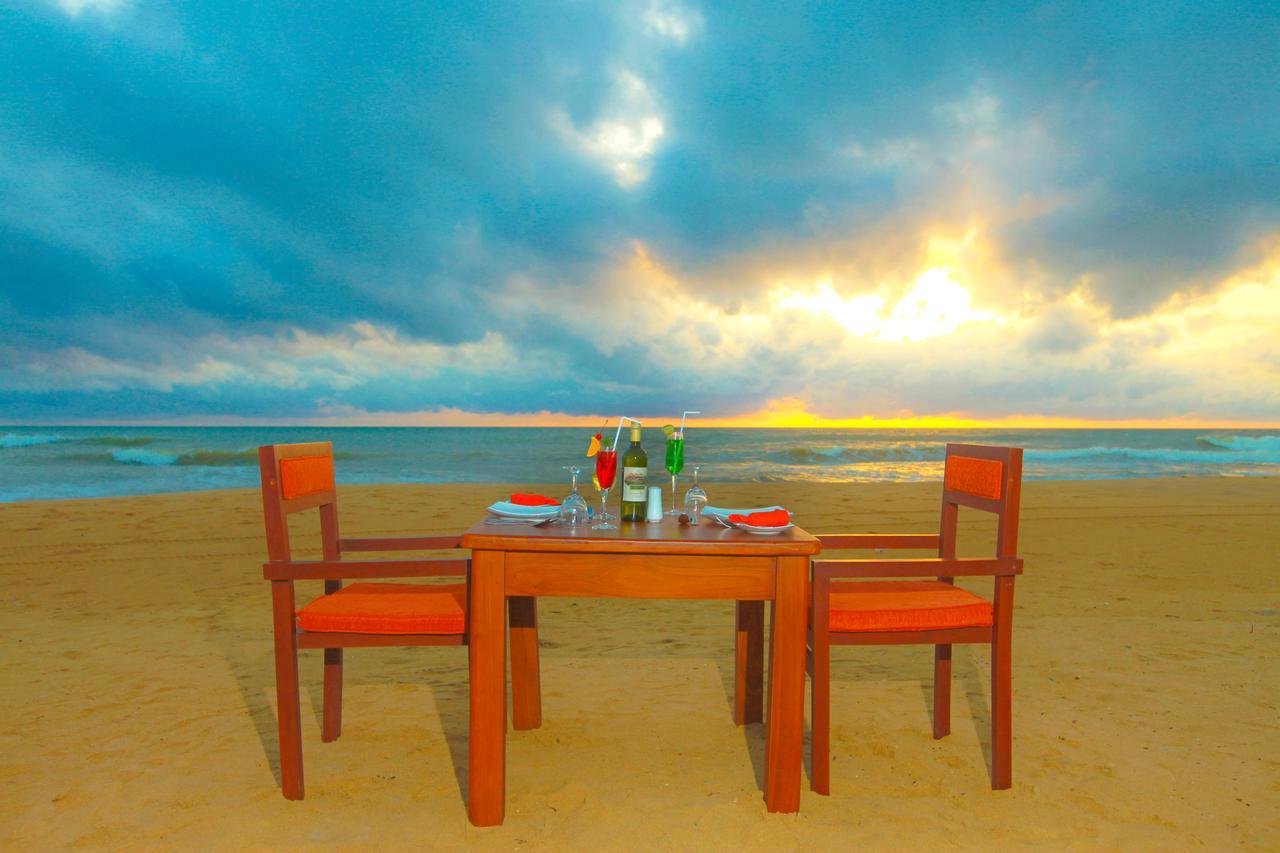 Beacon Beach Hotel Негомбо Екстериор снимка