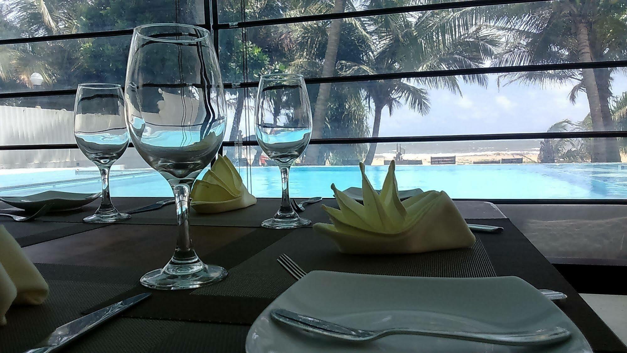 Beacon Beach Hotel Негомбо Екстериор снимка
