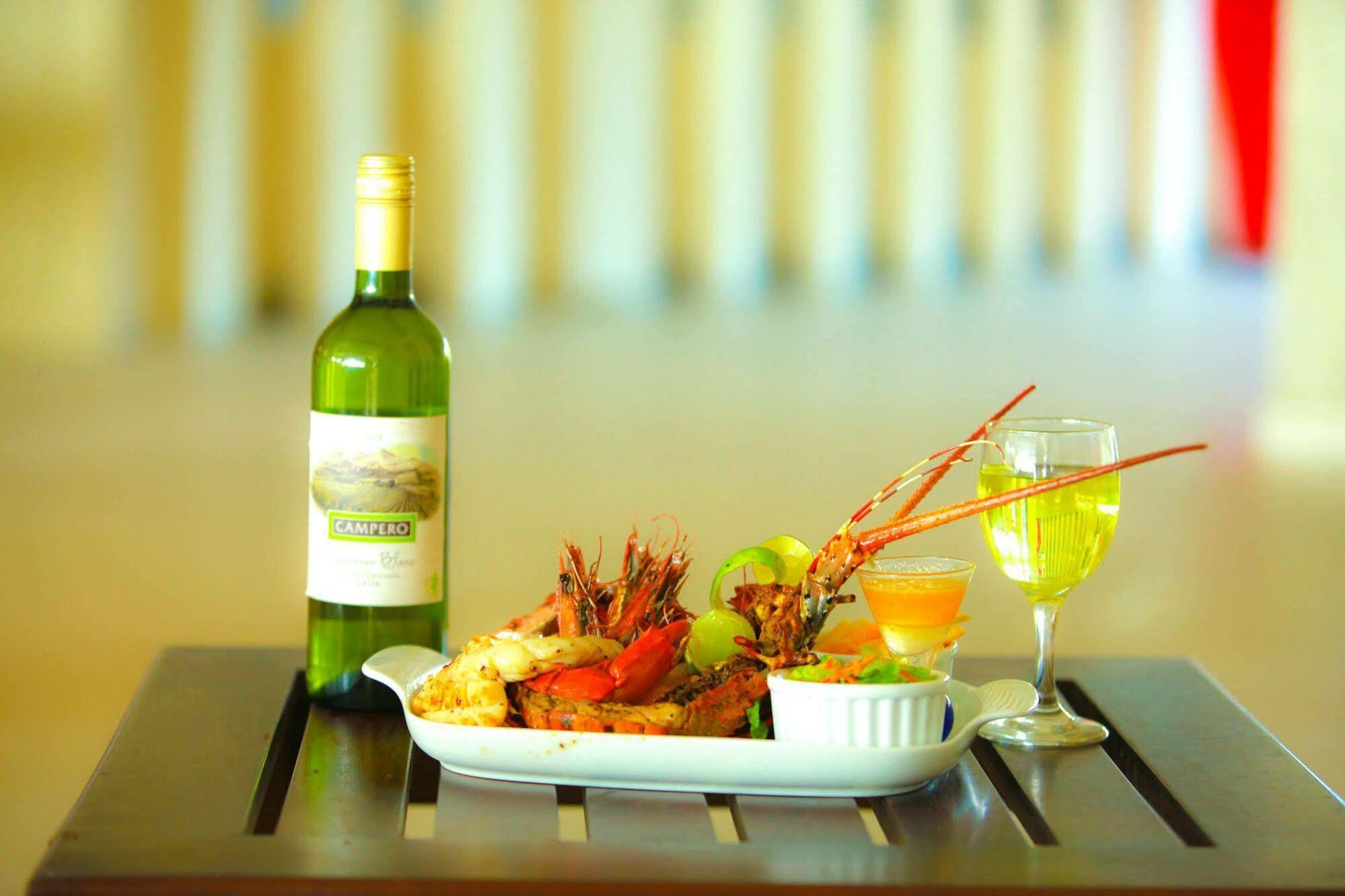 Beacon Beach Hotel Негомбо Екстериор снимка