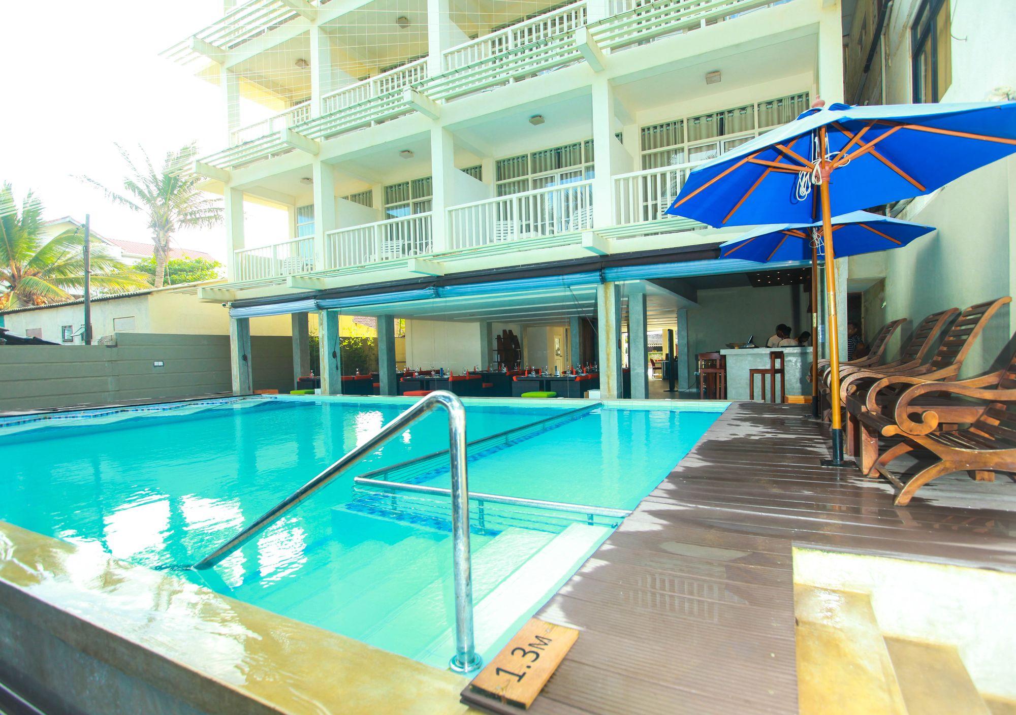 Beacon Beach Hotel Негомбо Екстериор снимка